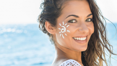 Pakai Sunscreen Bikin Jerawatan, Kenapa, Ya?